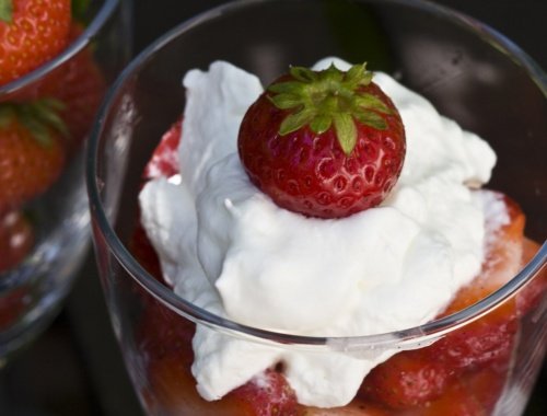 strawberries romanoff aip paleo whipped cream